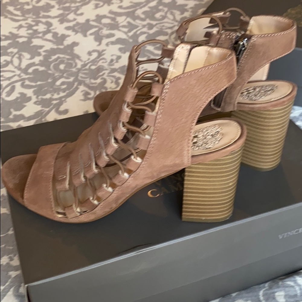 Vince Camuto Briaz Suede Heels Size 7, Like New! - Picture 2 of 8